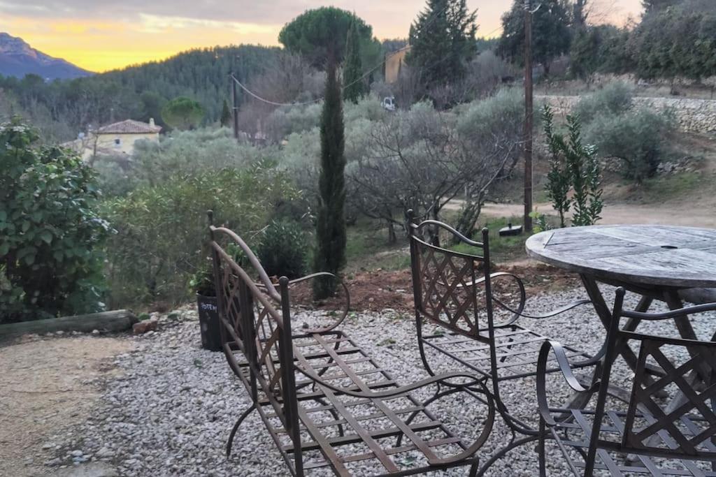 Villa Cigalons En Pleine Pinede Avec Piscine Chauffee De Mai A Septembre Auriol Exteriér fotografie